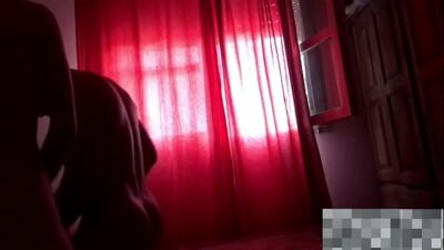 Heteros se follan a gay culon – camara oculta de como le rompen la cola a chico gay – pendejo twinks recibiendo pija por dos machos – twink se deja follar a pelo por dos machos – video amateur casero