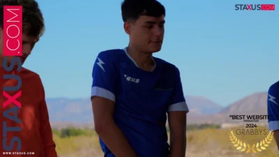 STAXUS :: Hot bicyclists can’t resist making an emergency stop