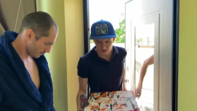 Man fucked and cummed on a pizza courier